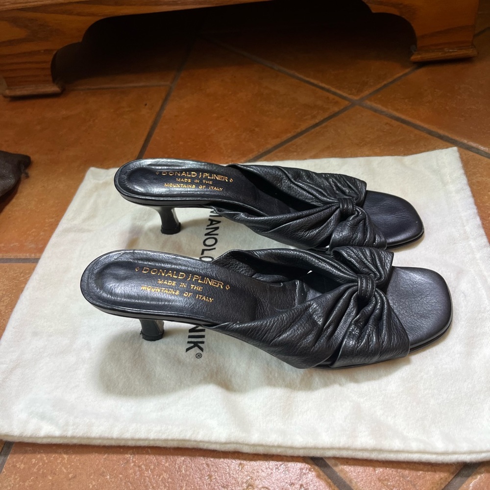 Vintage Italian leather Donald pliner slip on kitten heels black size 6.5